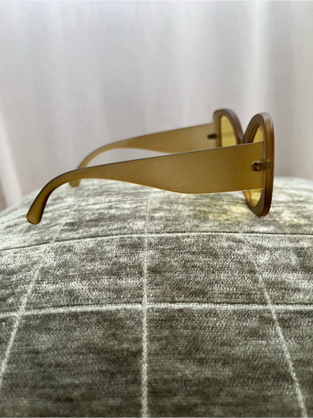 Oversized Cat-Eye Sunglasses in Amber-Tinted Frame - Picture 5 of 5